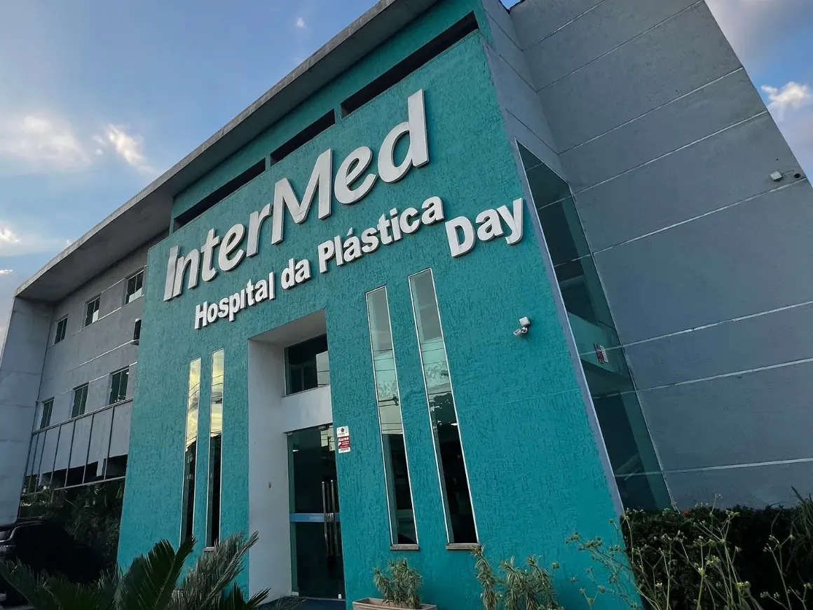 Fachada do InterMed Day Hospital da Plástica em Campo Grande, Rio de Janeiro
